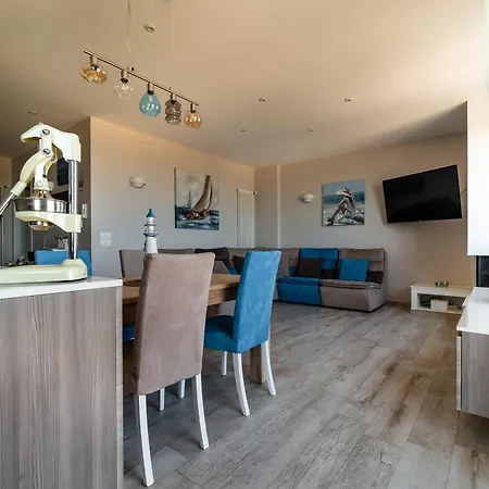 Wanderlust By Monholiday 莫诺波利