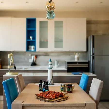 Wanderlust By Monholiday 莫诺波利